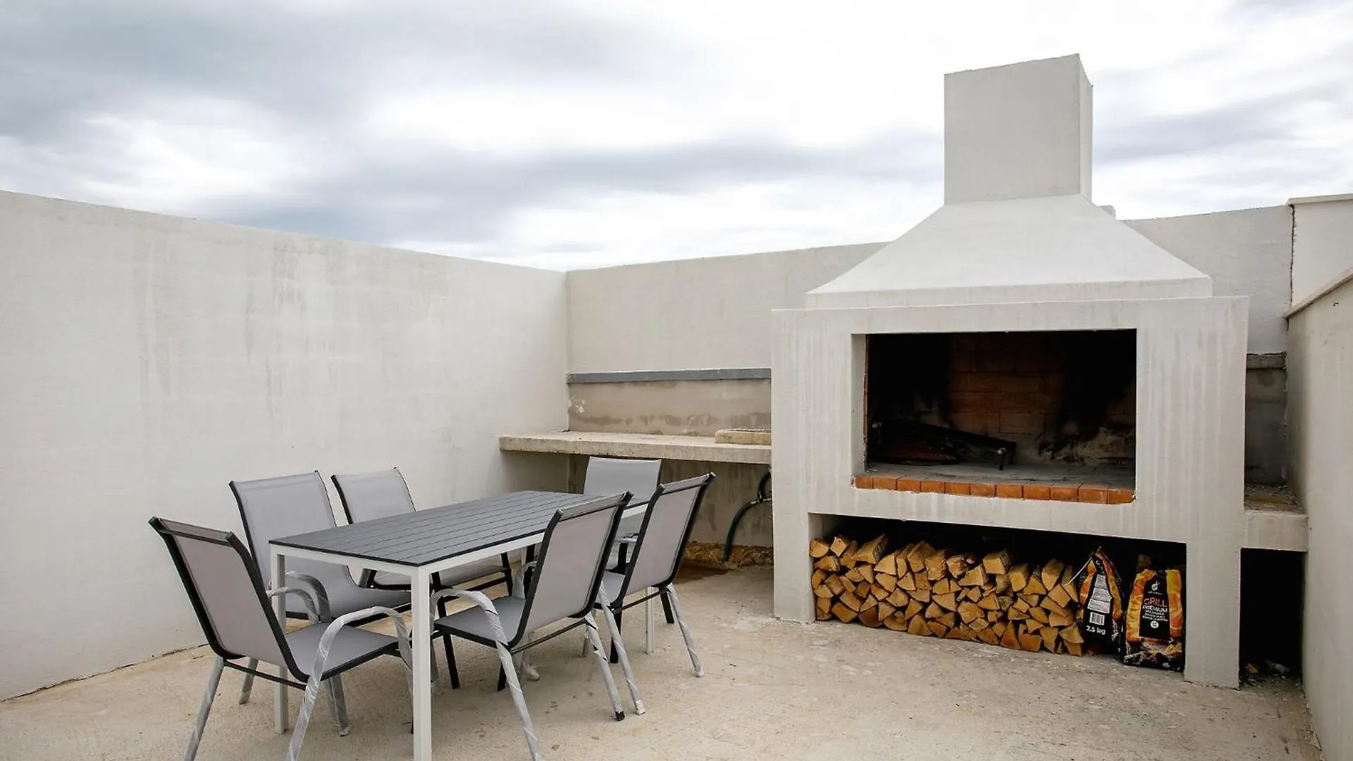 Charming Vrsi Croatia Apartment With Pool And Mountain Views 0*,